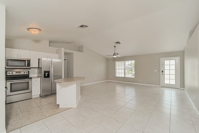Foto del edificio - 1726 SW 22nd St