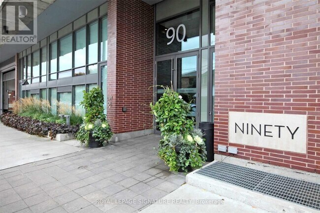 Photo du bâtiment - 90 Broadview Ave