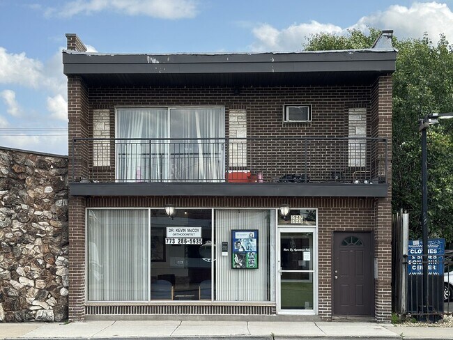 Foto del edificio - 5947 W Montrose Ave