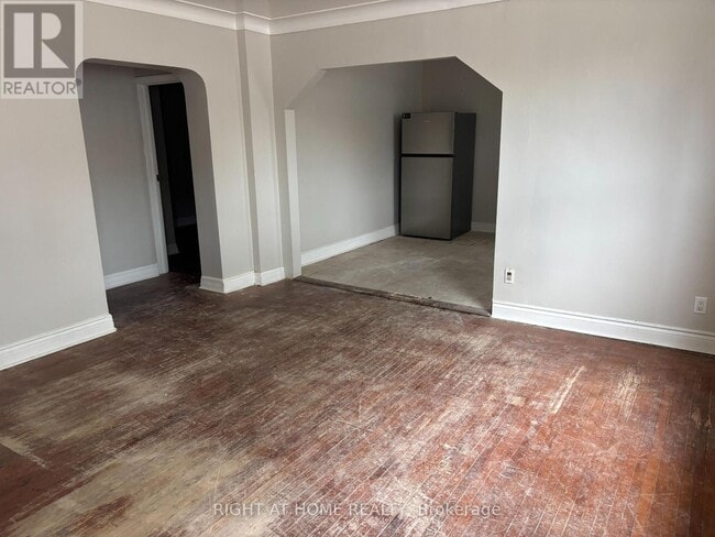 Building Photo - 503 Oakwood Ave
