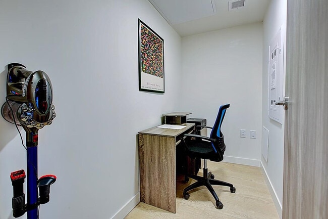 Photo du bâtiment - 988 Expo Blvd