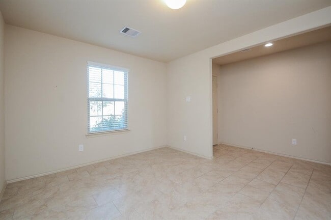 Building Photo - 2622 Ski Lodge Dr