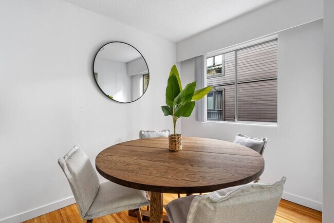 Photo du bâtiment - 2225 W 8th Ave