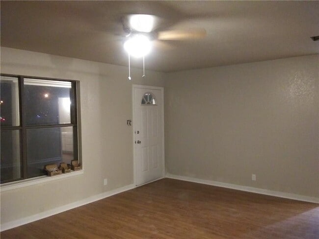 Building Photo - 313 Ross St