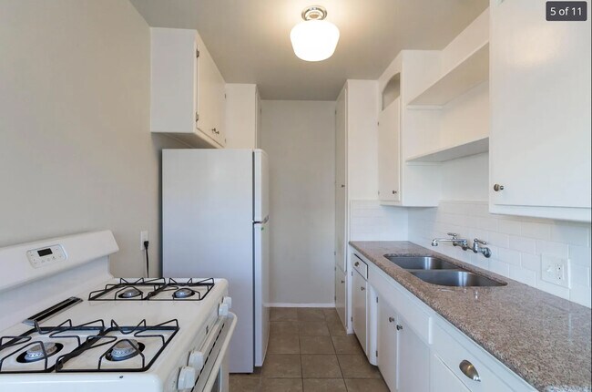 Foto del edificio - 10230 Silverton Ave