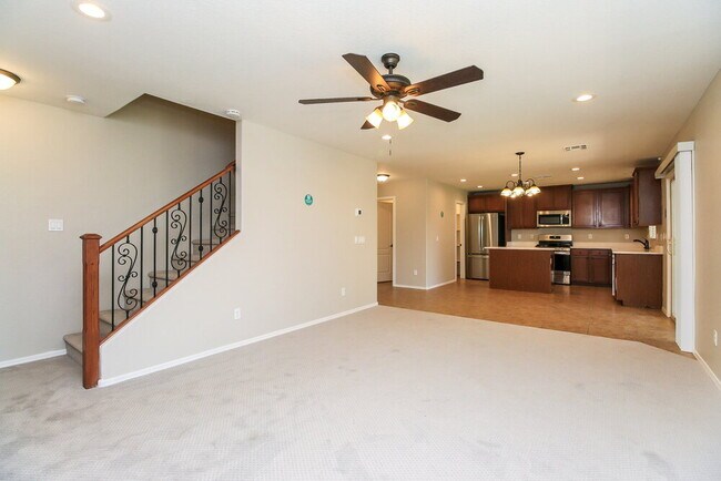 Building Photo - 1003 E Daniella Dr