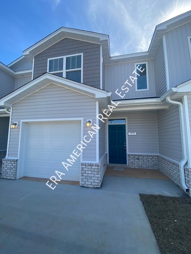 Brand New Townhomes 2 miles from Hurlburt Townhouse for Rent in