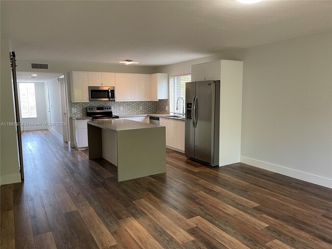 Building Photo - 434 Lakeview Dr
