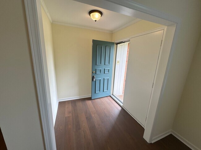 Foto del edificio - Spacious 3-Bedroom Townhome in the Heart o...