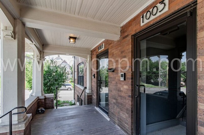 Building Photo - 1003 S 30th Ave