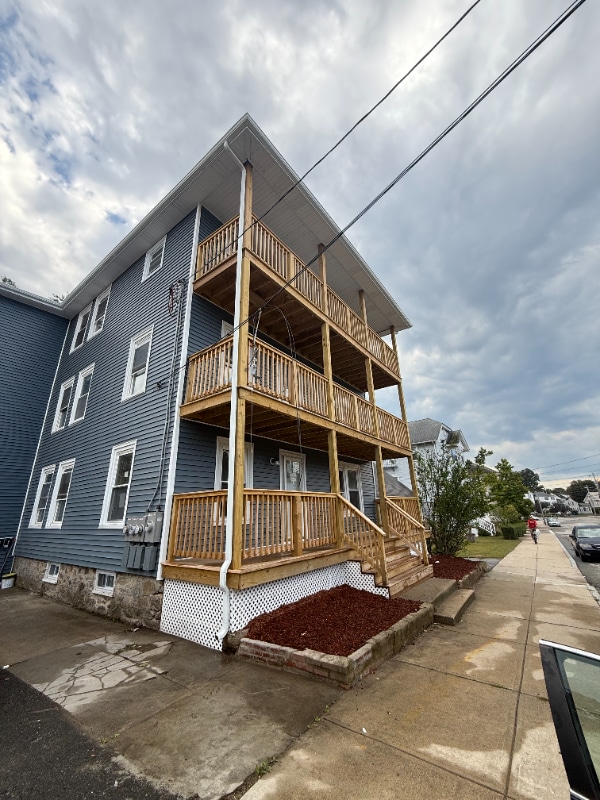 Building Photo - 363 Logee St
