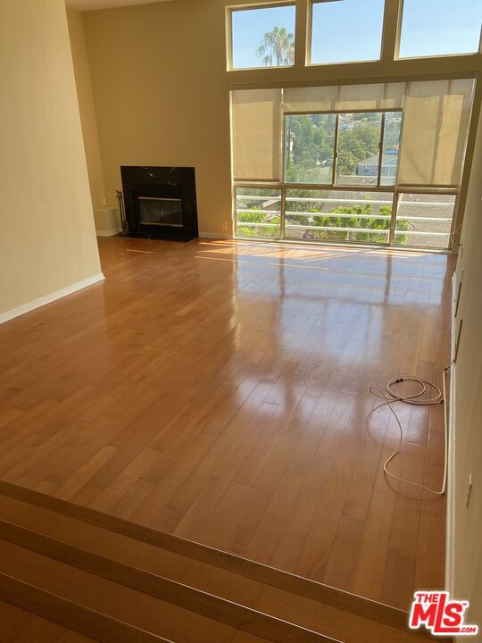 Foto del edificio - 10432 Eastborne Ave