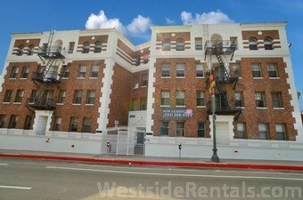 Foto principal - 1825 N Cahuenga Blvd