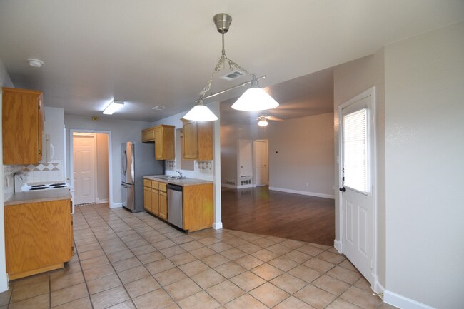 Building Photo - 2610 Littlewood Dr