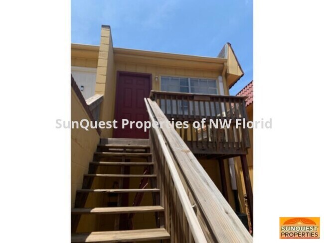 Building Photo - Studio apartment on Pensacola Beach.