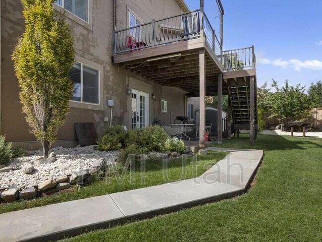 Building Photo - 9048 N Clubhouse Ln