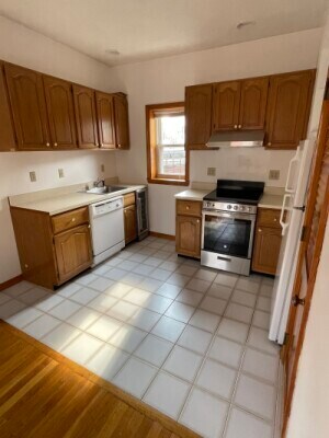Building Photo - 372 North St