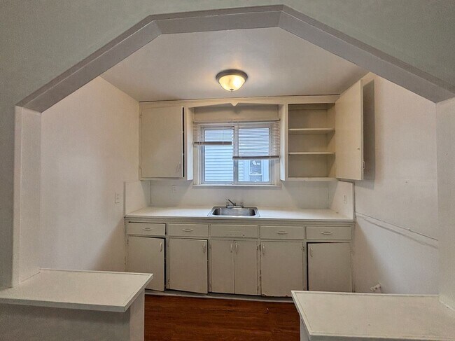 Foto del edificio - 15785 Pinehurst St