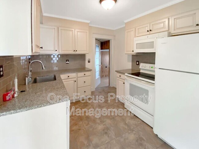 Foto del edificio - 2216 Lincoln Dr
