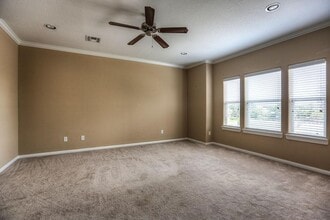 Building Photo - 940 W 26th St