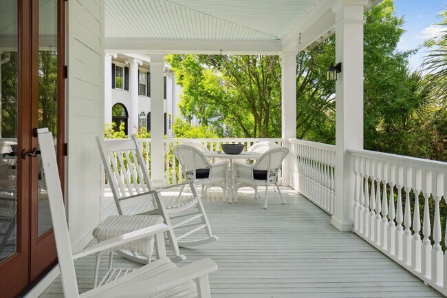 Building Photo - Gorgeous Rivertowne Four Bedroom House on ...