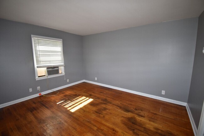 Foto del edificio - 406 Hietts Ln