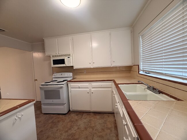 Foto del edificio - 4208 Oak Knoll Dr