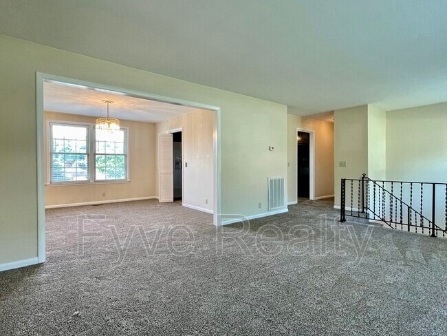 Foto del edificio - 4309 Golden Hill Dr