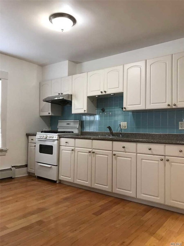 Foto principal - 152-11 Roosevelt Ave