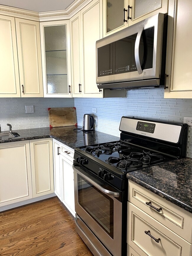 Building Photo - 5201 Carriage Way Dr