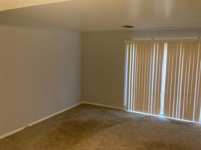 Building Photo - 38 Willa Dr