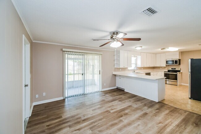 Building Photo - 7771 Spanish Oaks Dr