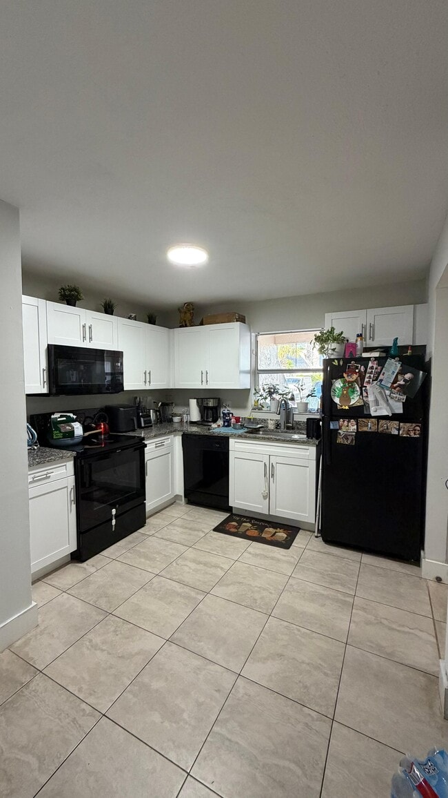 Building Photo - 12055 Royal Palm Blvd