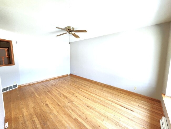 Foto del edificio - 3 bedroom, single family home - Available ...