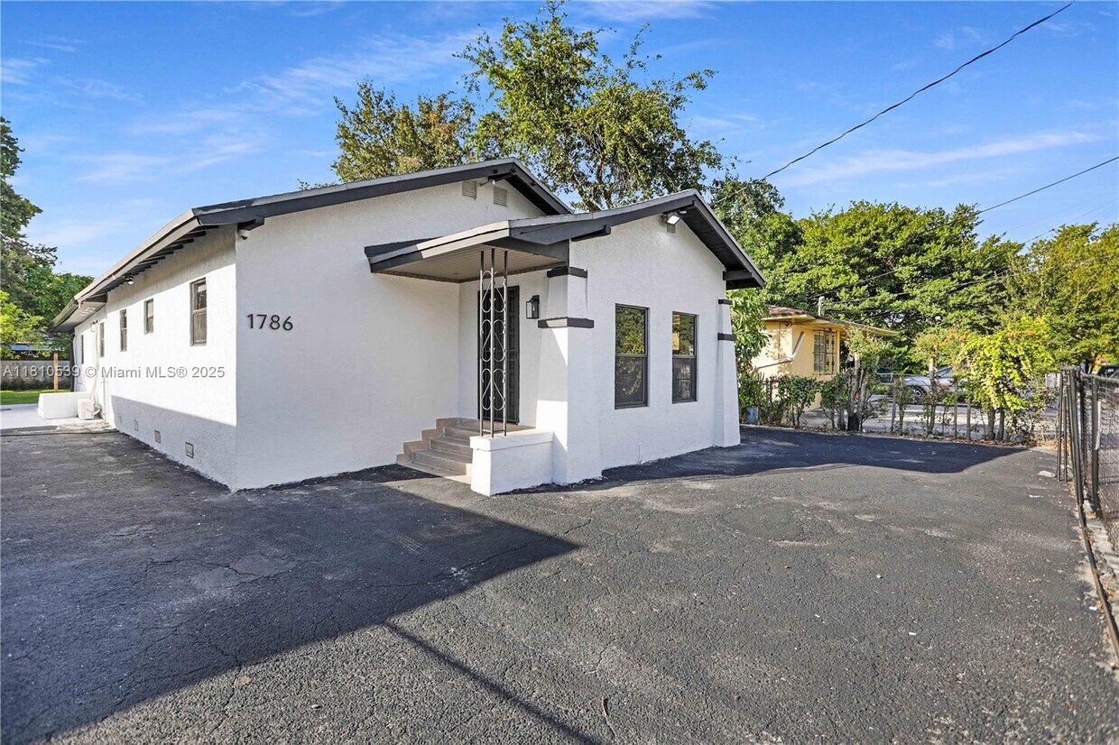Foto principal - 1786 NW 15th St