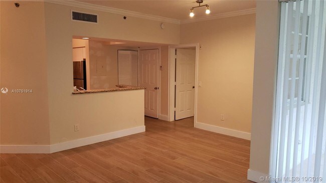 Foto del edificio - 3215 NE 184 ST  14110 Aventura FL 33160
