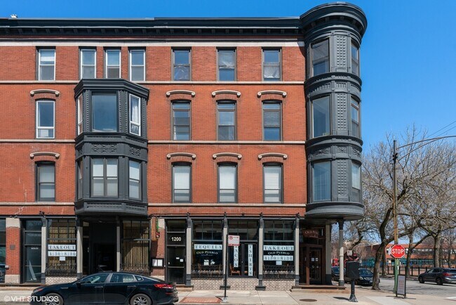 Building Photo - 1200 W Webster Ave