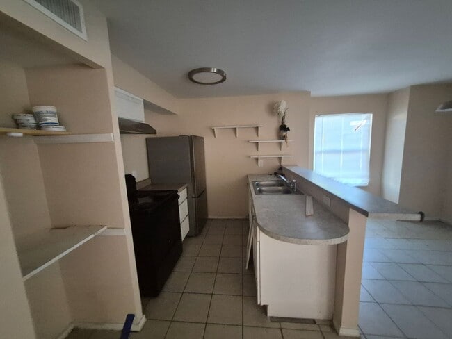 Foto del edificio - 3718 Pleasanton Rd