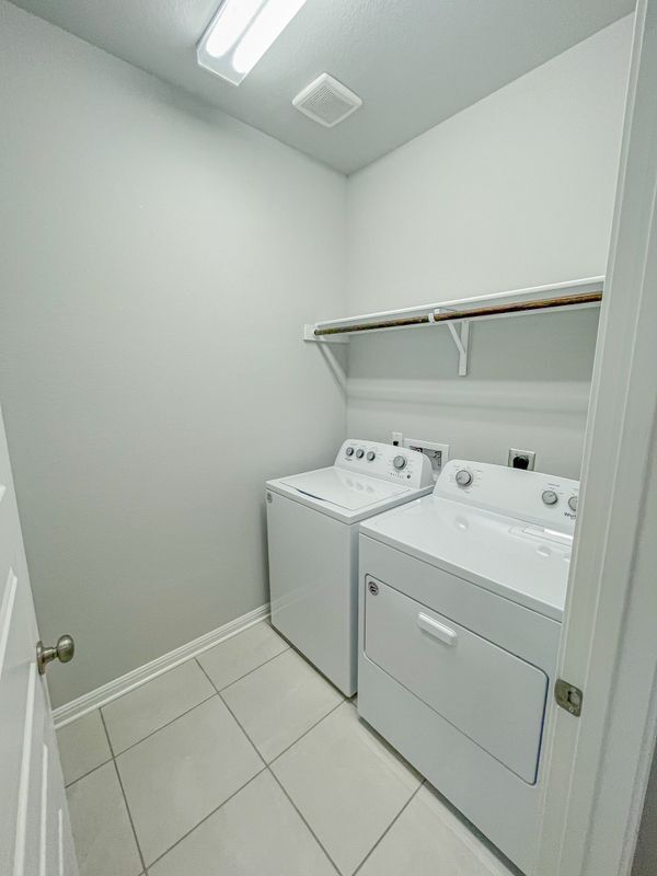 Foto del edificio - 465 Unforgiven Ln