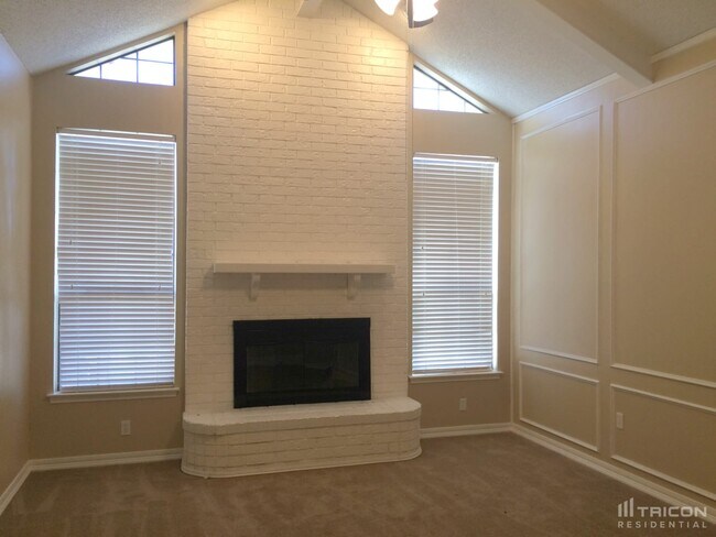 Foto del edificio - 704 Sunrise Ct