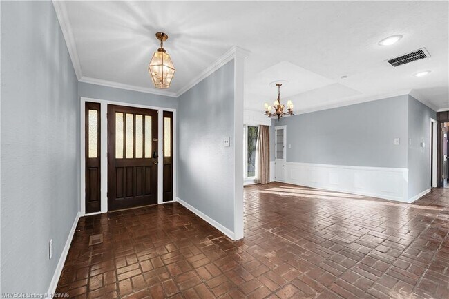 Building Photo - 2411 S 46th St