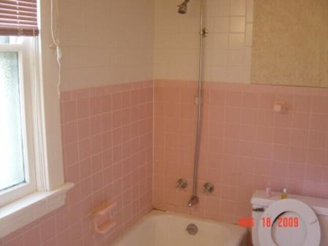 Building Photo - 706 Trenton