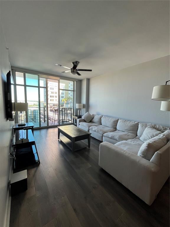 Foto del edificio - 1120 E Kennedy Blvd