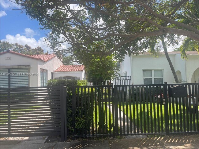 Foto del edificio - 554 NE 74th St