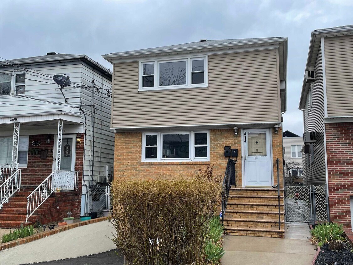 Primary Photo - 414 Cator Ave