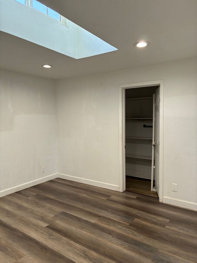 Building Photo - 456