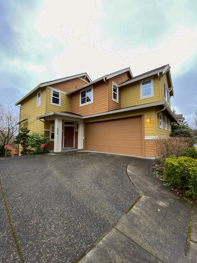 502 Lingering Pine Dr NW, Issaquah, WA 98027 House Rental in Issaquah