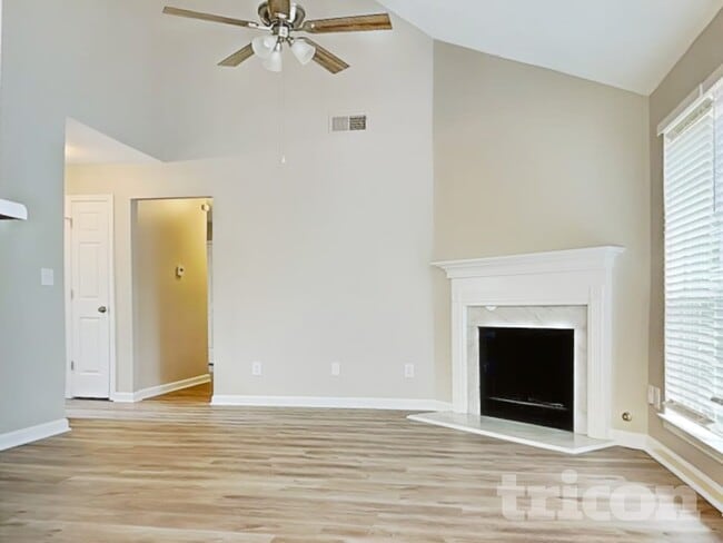 Building Photo - 4050 Monarch Dr