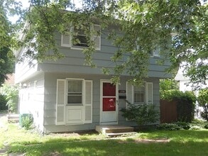 Building Photo - 214 E Spruce St