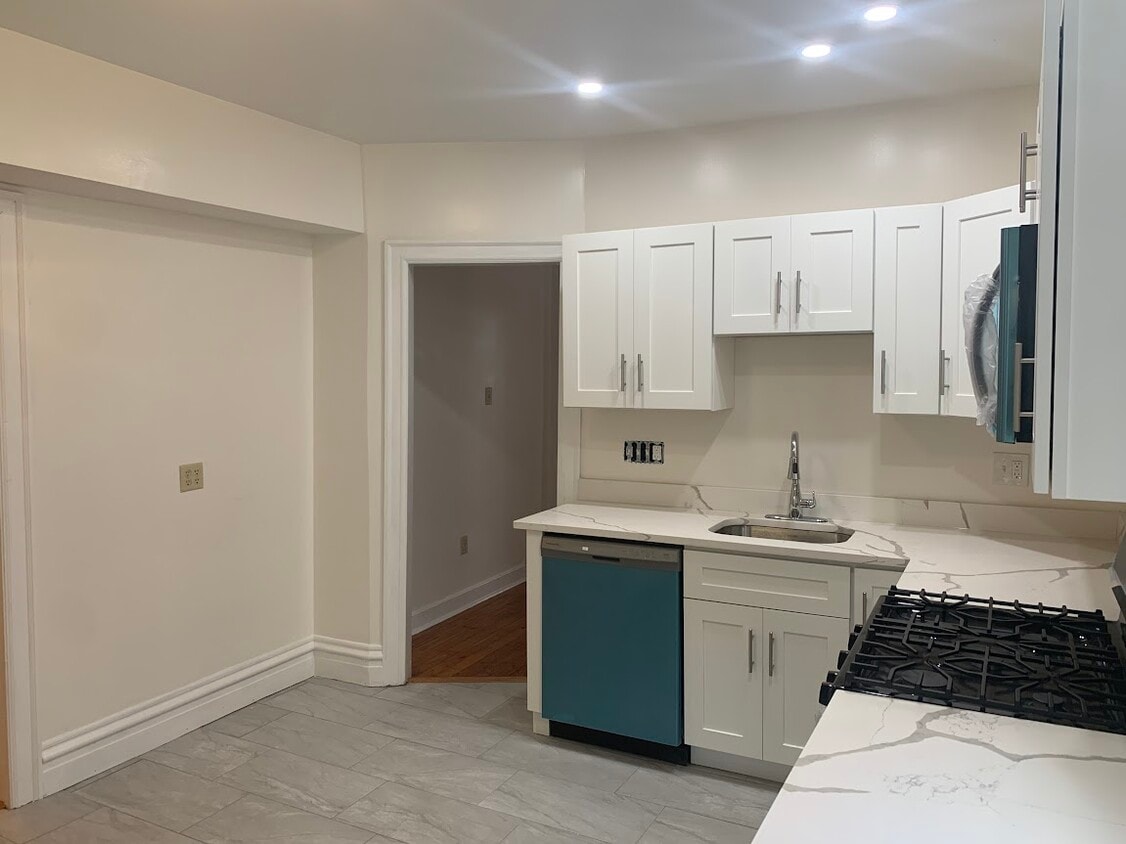 Primary Photo - 5924 Elwood St